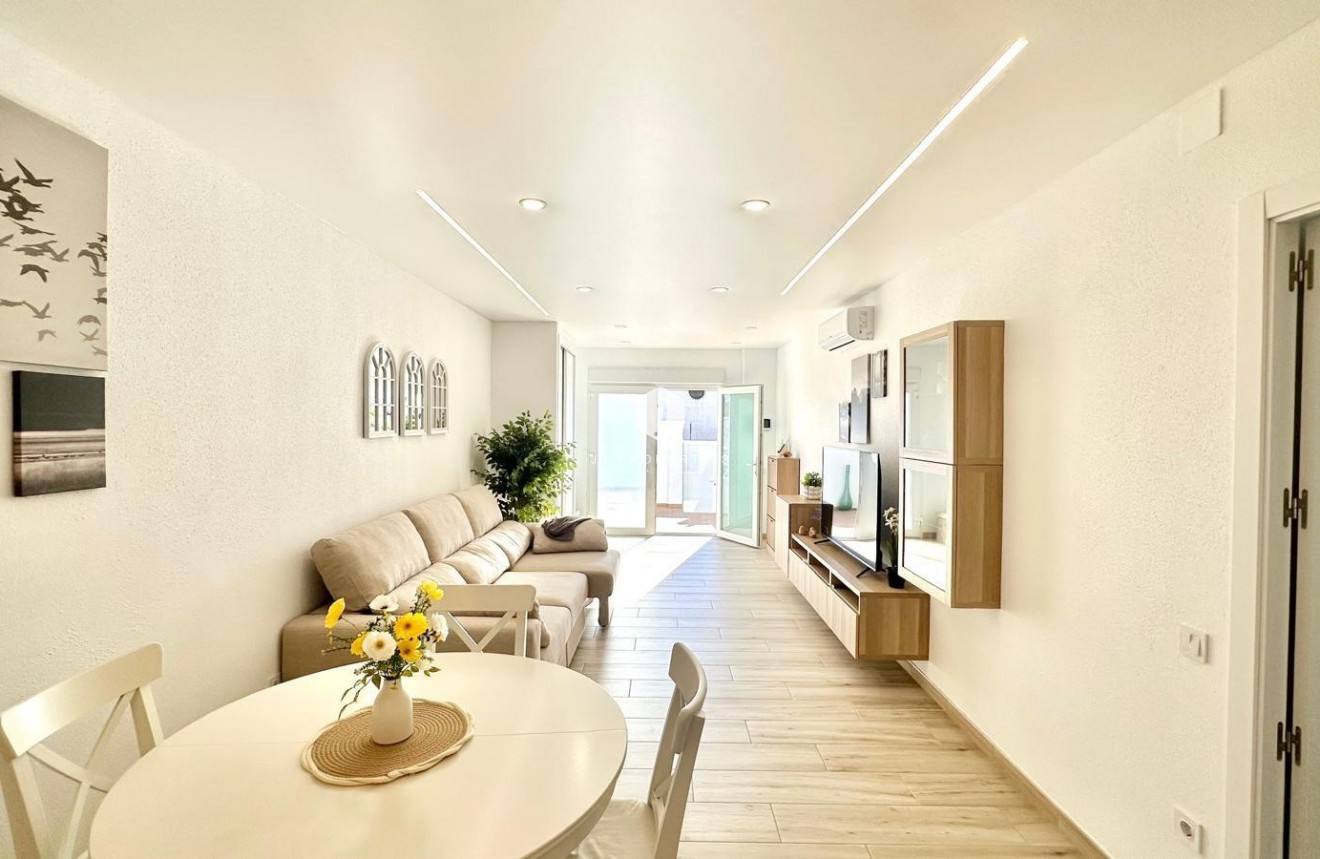 Aus zweiter Hand - Chalet -
Torrevieja - Estacion de autobuses