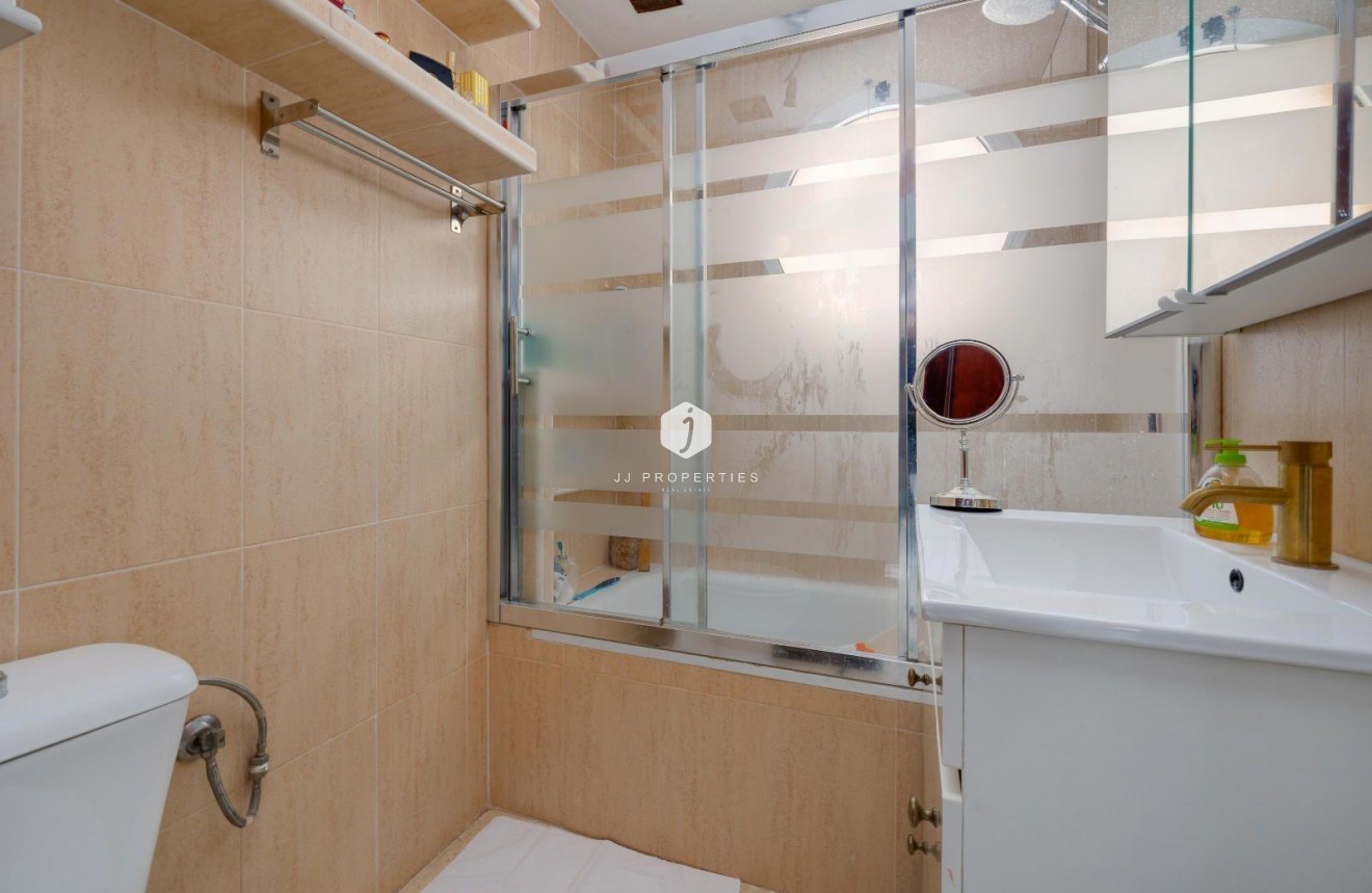 Resale - Apartment / flat -
Torrevieja - La Siesta - El Salado - Torreta