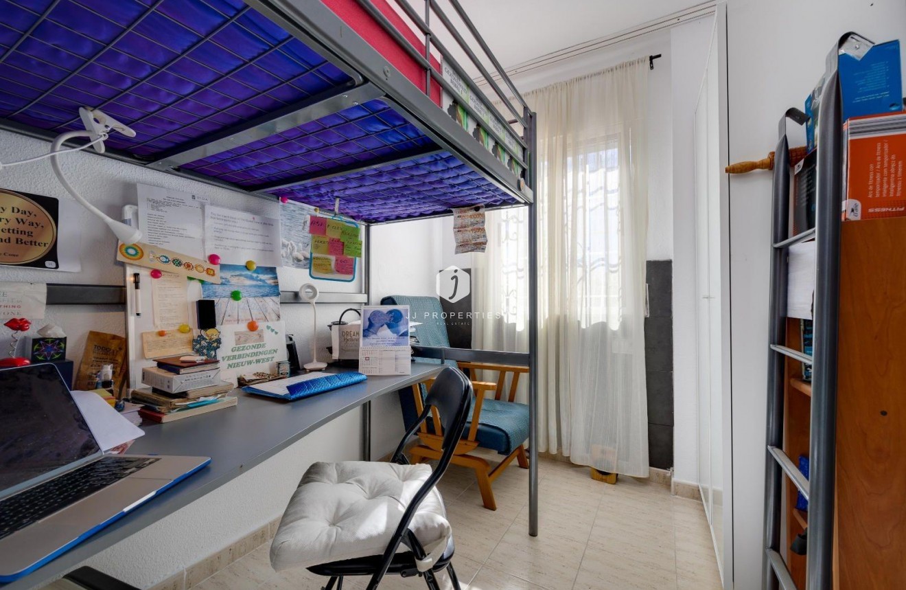 Resale - Apartment / flat -
Torrevieja - La Siesta - El Salado - Torreta