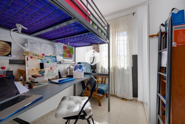 Resale - Apartment / flat -
Torrevieja - La Siesta - El Salado - Torreta