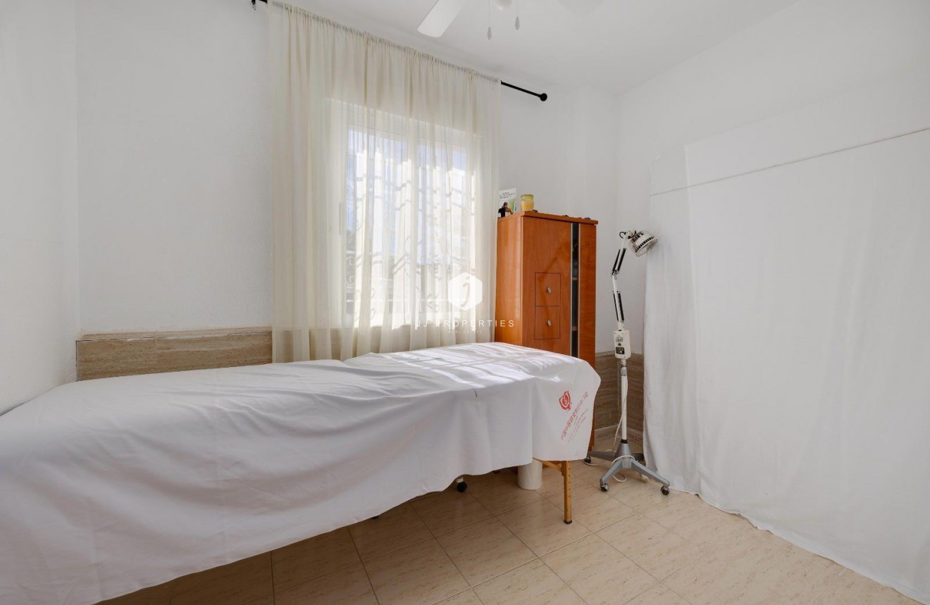 Resale - Apartment / flat -
Torrevieja - La Siesta - El Salado - Torreta