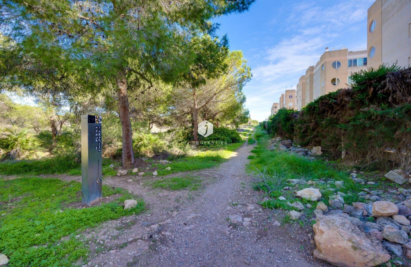 Resale - Apartment / flat -
Torrevieja - La Siesta - El Salado - Torreta