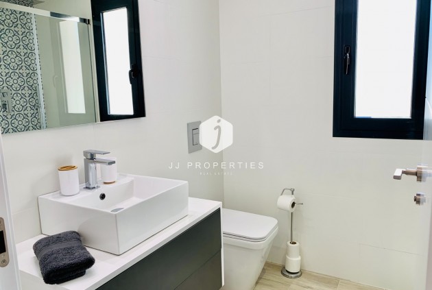 Aus zweiter Hand - Wohnung -
San Miguel de Salinas - Inland