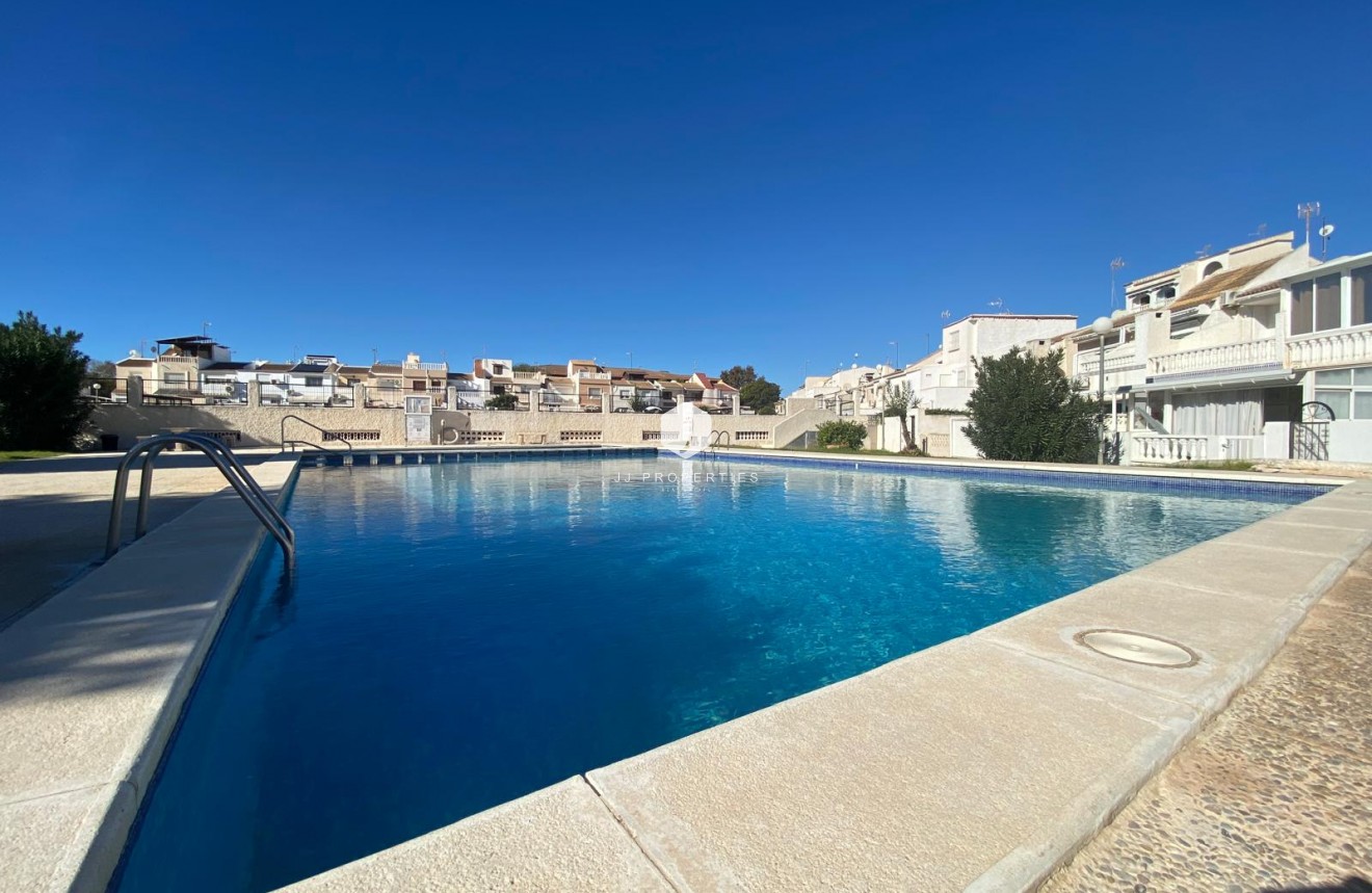 Resale - Chalet -
Torrevieja - Costa Blanca