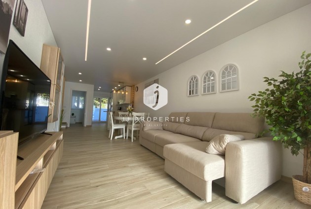 Resale - Chalet -
Torrevieja - Costa Blanca