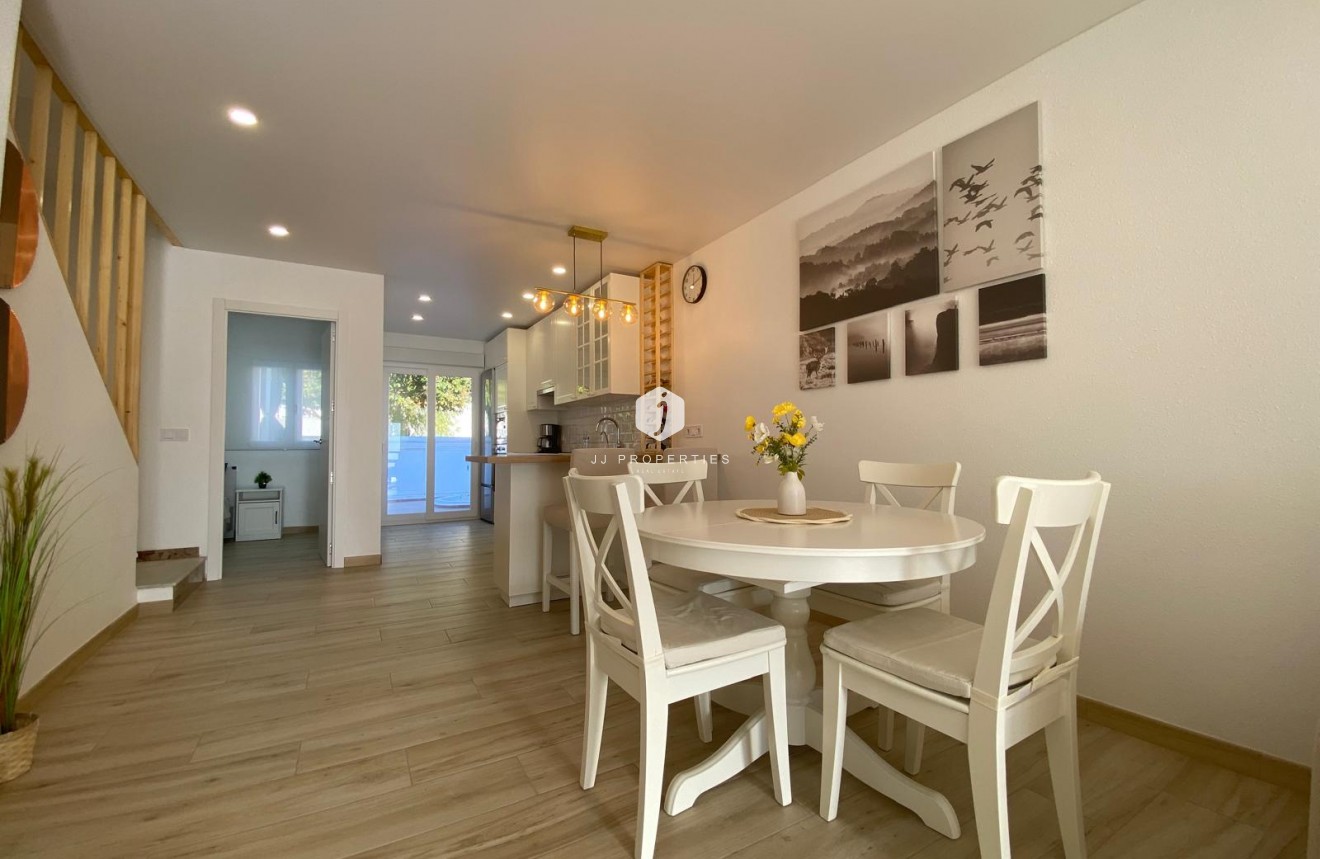 Resale - Chalet -
Torrevieja - Costa Blanca