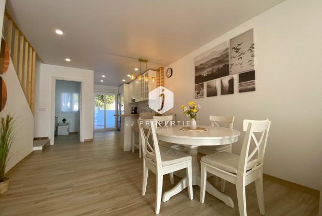 Resale - Chalet -
Torrevieja - Costa Blanca