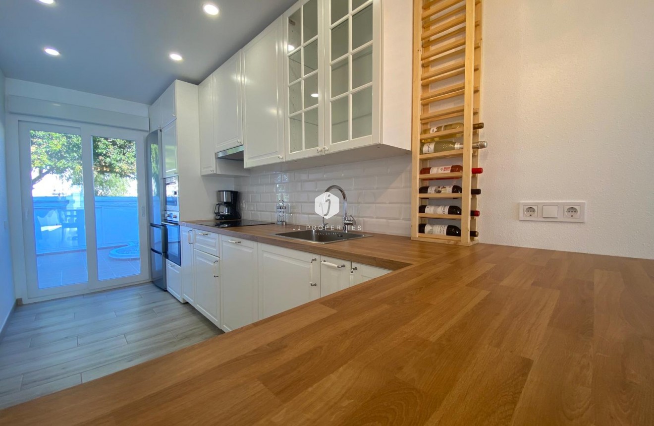 Resale - Chalet -
Torrevieja - Costa Blanca