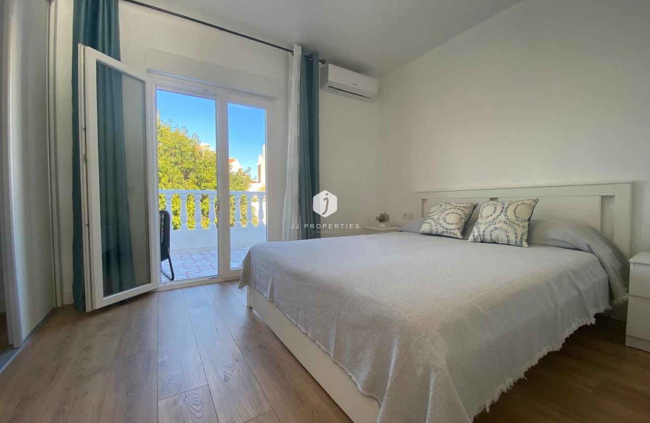 Resale - Chalet -
Torrevieja - Costa Blanca