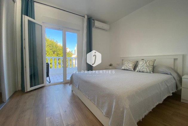 Resale - Chalet -
Torrevieja - Costa Blanca