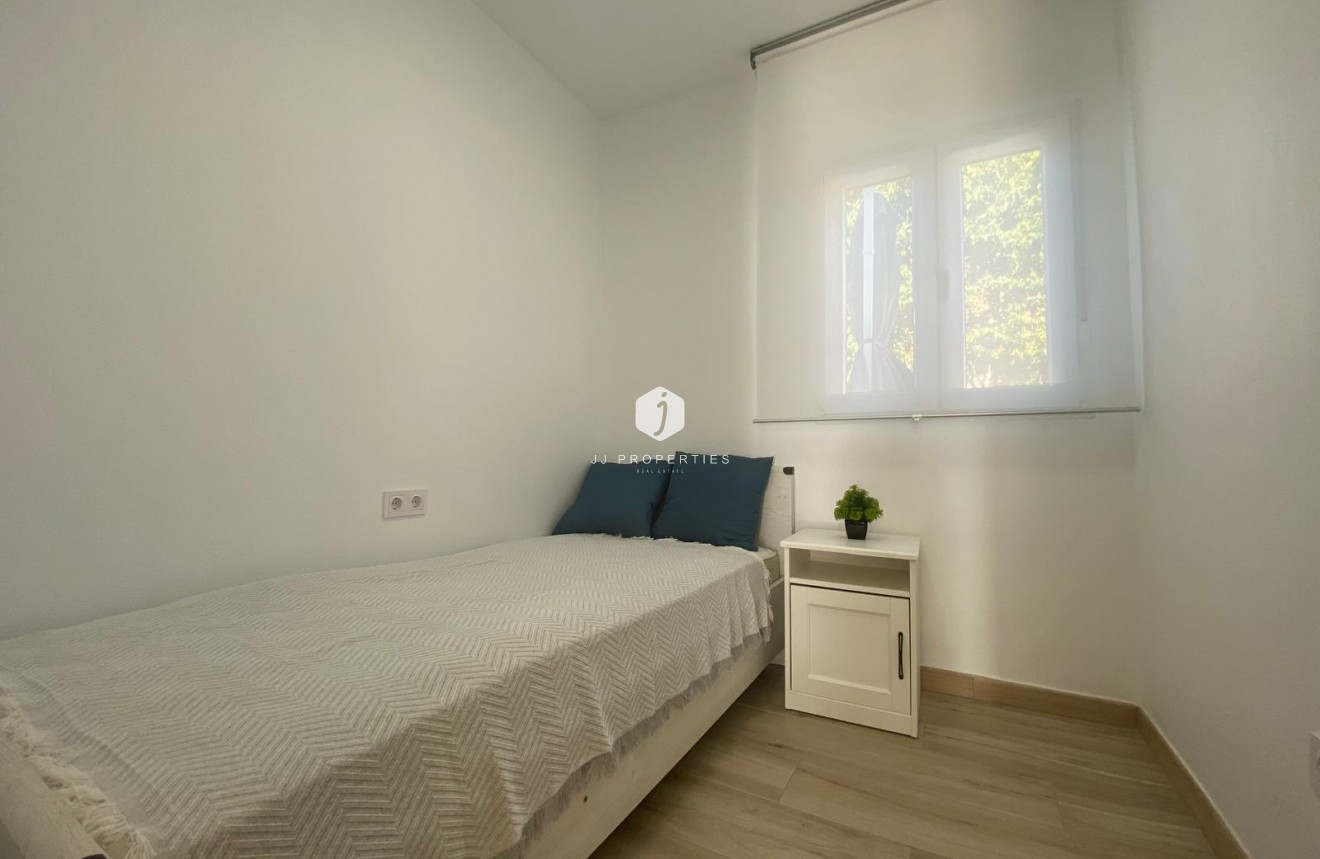 Resale - Chalet -
Torrevieja - Costa Blanca