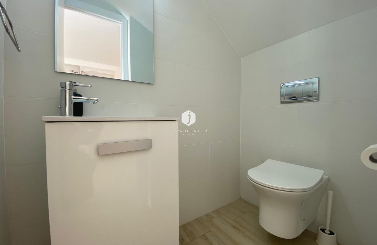 Resale - Chalet -
Torrevieja - Costa Blanca