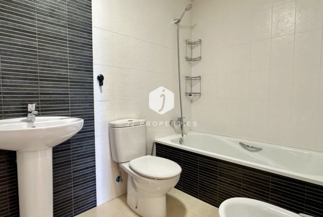 Aus zweiter Hand - Wohnung -
San Miguel de Salinas - Inland