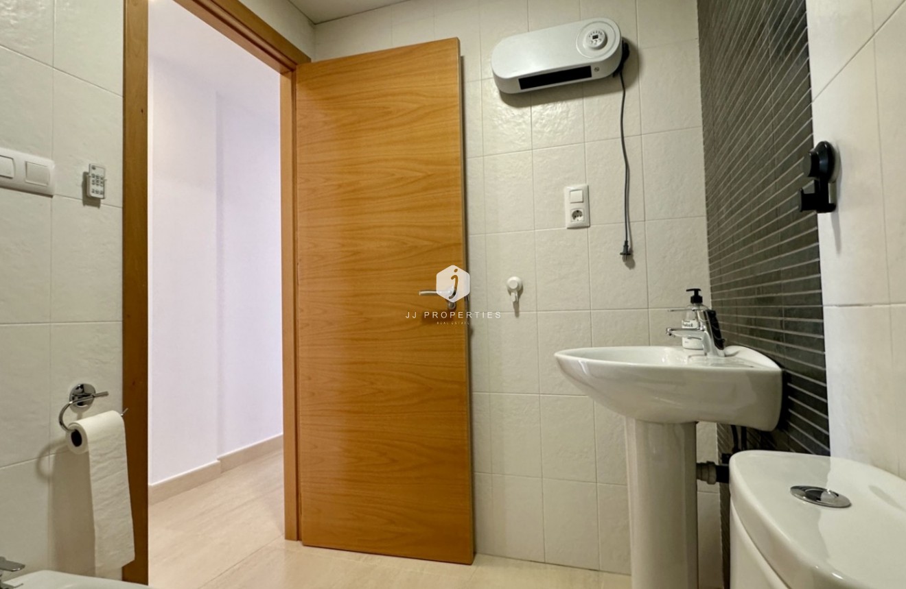 Aus zweiter Hand - Wohnung -
San Miguel de Salinas - Inland