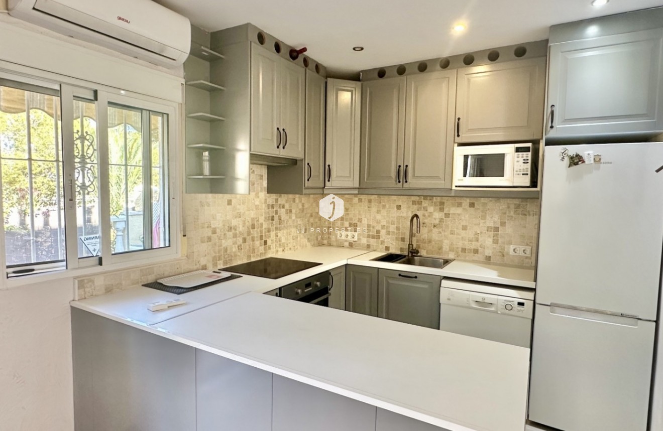 Resale - Chalet -
Guardamar del Segura - Costa Blanca