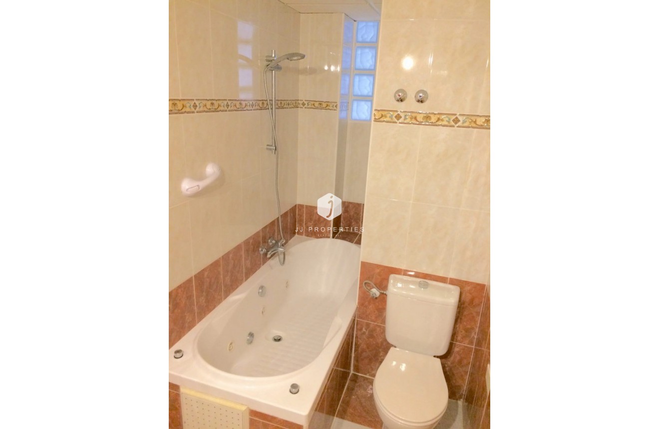 Aus zweiter Hand - Chalet -
Playa Flamenca - Costa Blanca