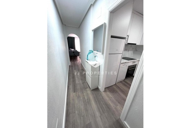 Aus zweiter Hand - Wohnung -
Torrevieja - Centro - Muelle Pesquero