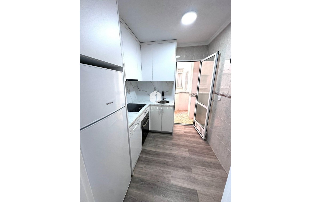 Aus zweiter Hand - Wohnung -
Torrevieja - Centro - Muelle Pesquero