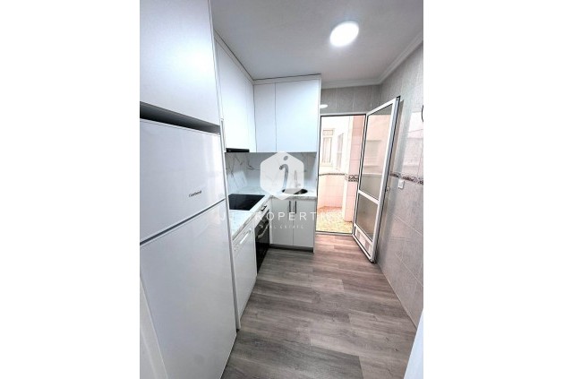 Aus zweiter Hand - Wohnung -
Torrevieja - Centro - Muelle Pesquero