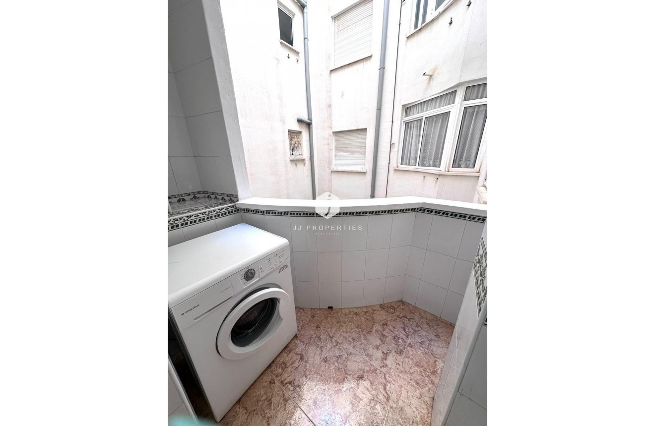 Aus zweiter Hand - Wohnung -
Torrevieja - Centro - Muelle Pesquero