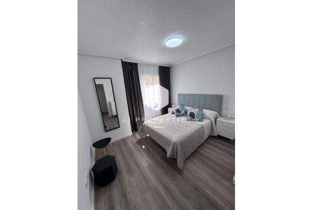 Aus zweiter Hand - Wohnung -
Torrevieja - Centro - Muelle Pesquero