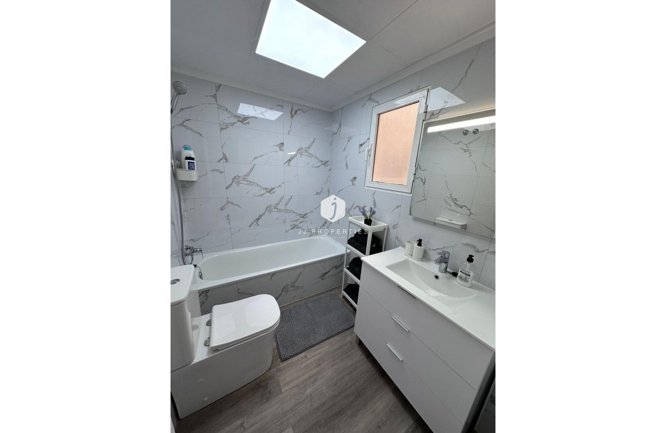 Aus zweiter Hand - Wohnung -
Torrevieja - Centro - Muelle Pesquero