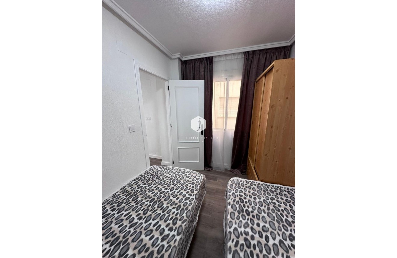 Aus zweiter Hand - Wohnung -
Torrevieja - Centro - Muelle Pesquero