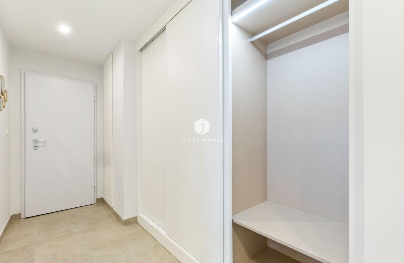 Resale - Apartment / flat -
Torrevieja - Playa del Cura