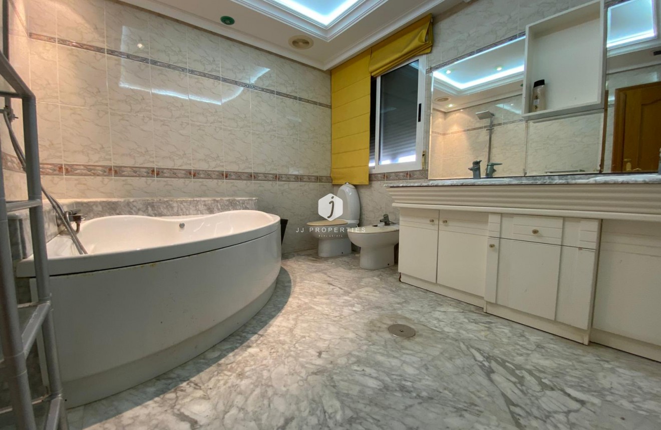 Aus zweiter Hand - Penthouse -
Torrevieja - Costa Blanca