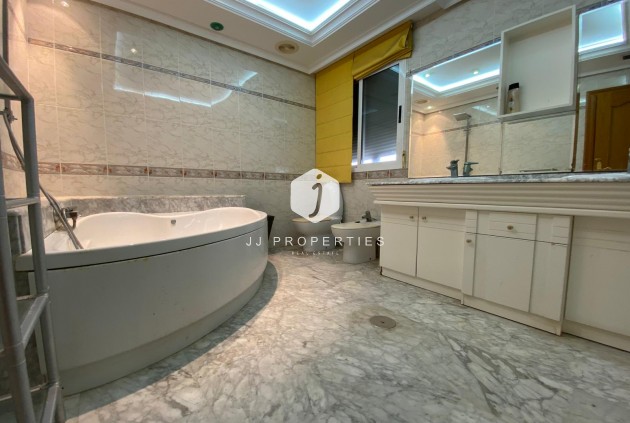 Aus zweiter Hand - Penthouse -
Torrevieja - Costa Blanca