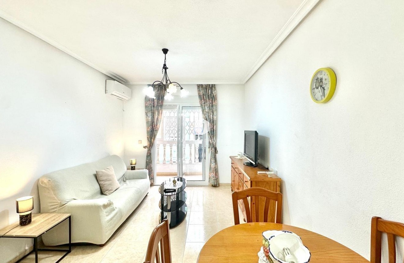 Resale - Apartment / flat -
Torrevieja - Centro