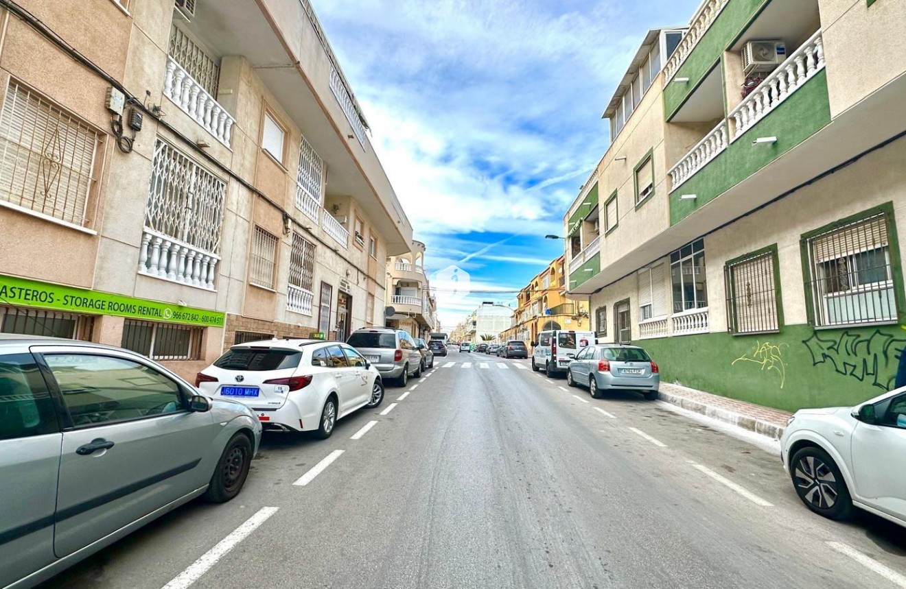 Resale - Apartment / flat -
Torrevieja - Centro