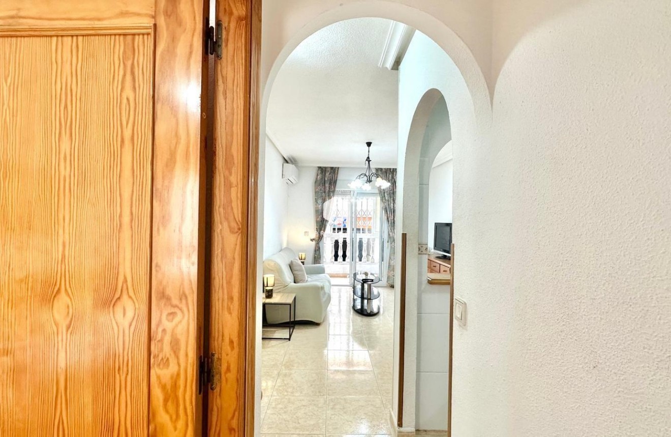 Resale - Apartment / flat -
Torrevieja - Centro