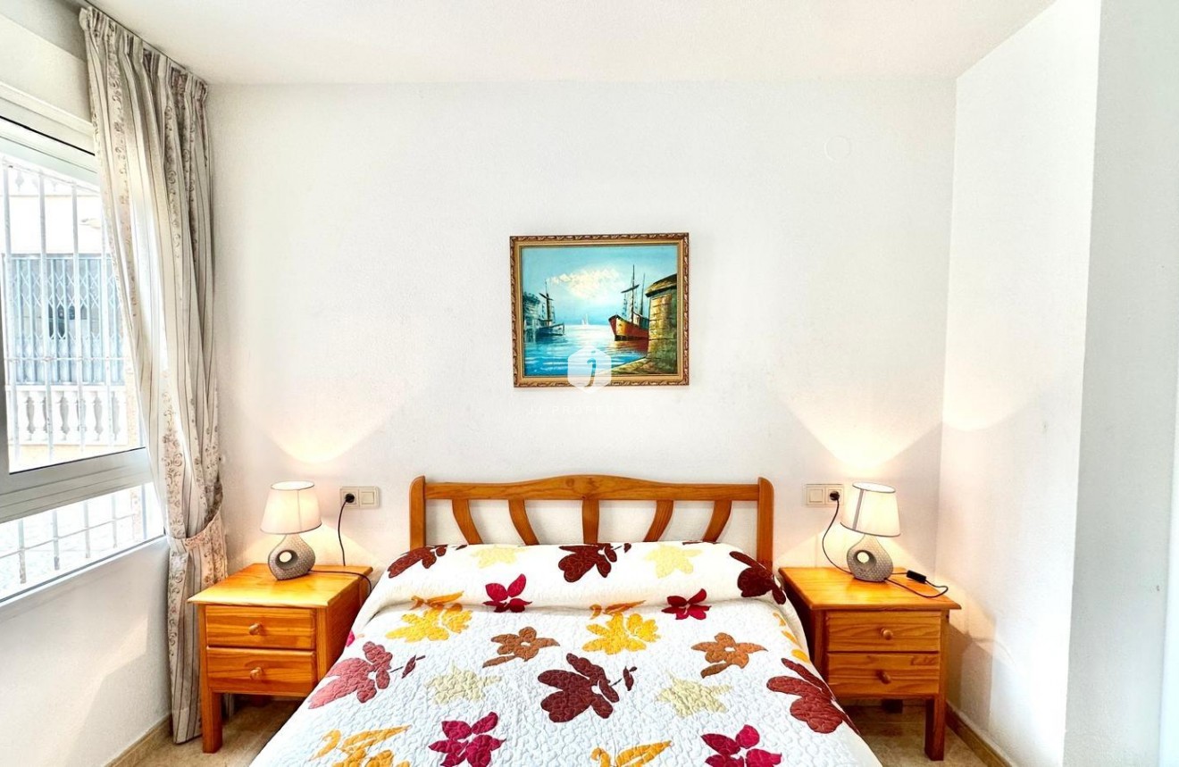 Resale - Apartment / flat -
Torrevieja - Centro