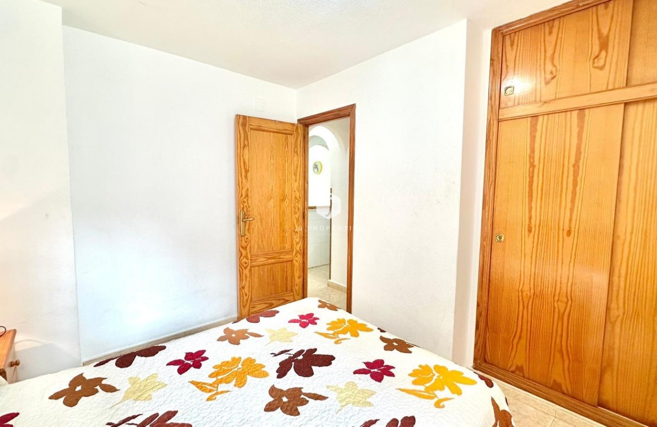 Resale - Apartment / flat -
Torrevieja - Centro