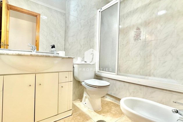 Resale - Apartment / flat -
Torrevieja - Centro