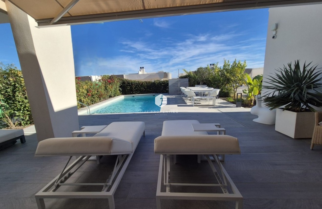 Aus zweiter Hand - Villa -
La Finca Golf Resort - Inland