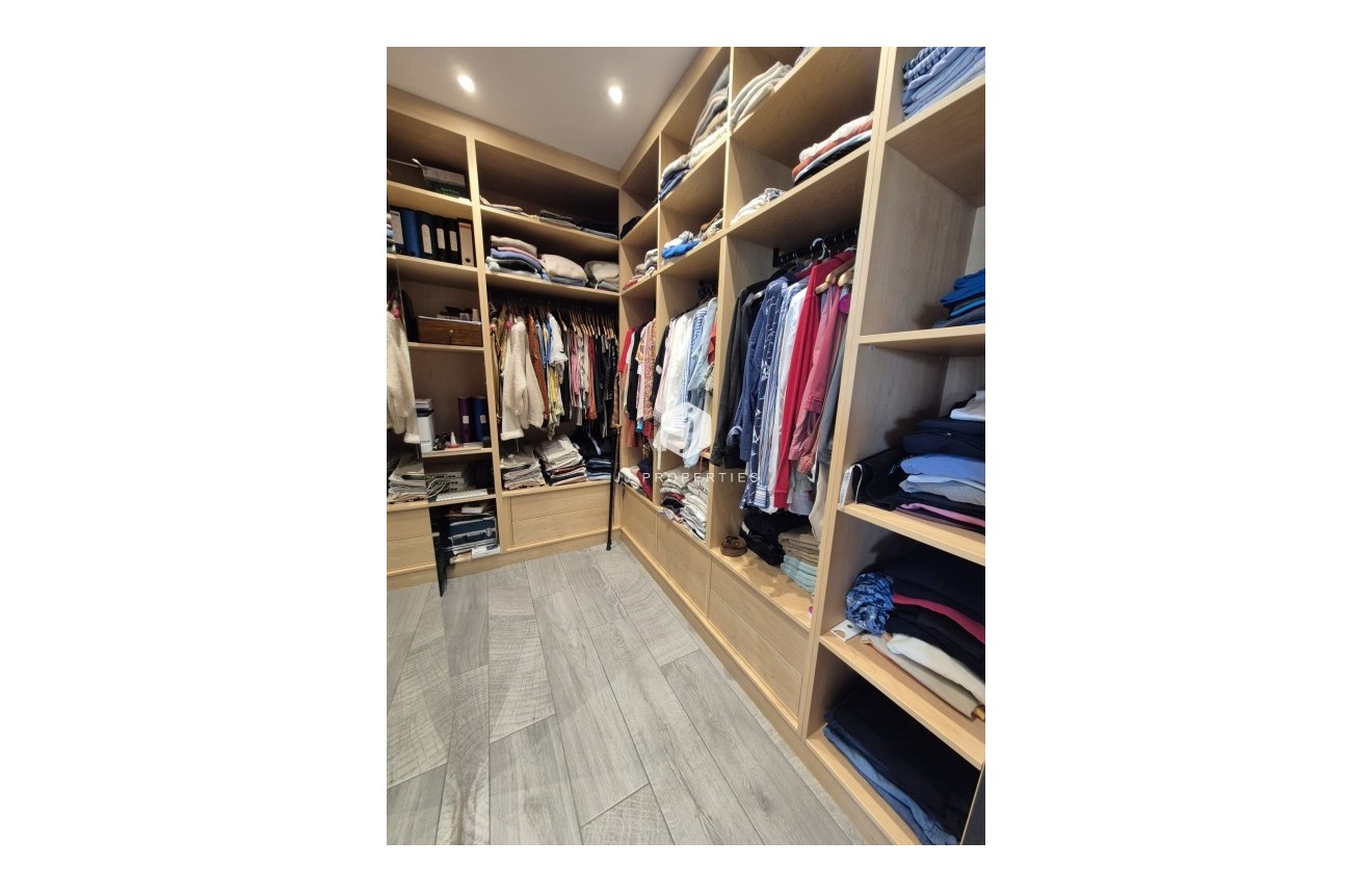 Aus zweiter Hand - Villa -
La Finca Golf Resort - Inland