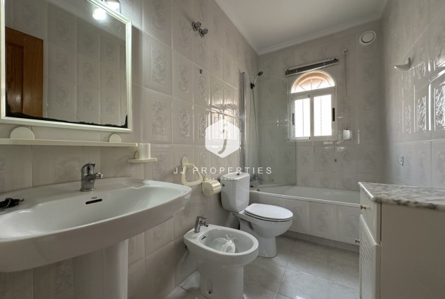 Aus zweiter Hand - Duplex -
La Mata - Costa Blanca