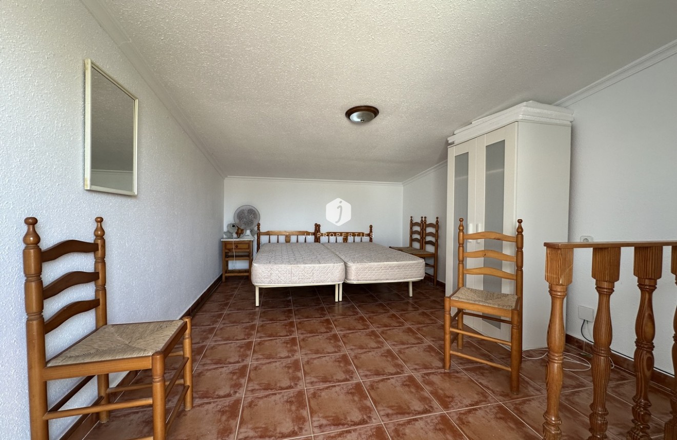 Aus zweiter Hand - Duplex -
La Mata - Costa Blanca