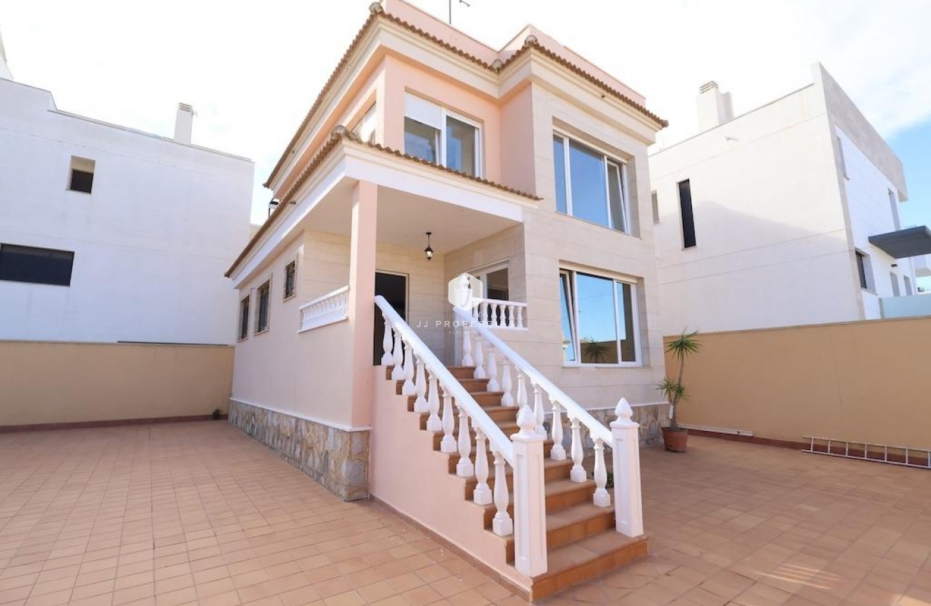 Aus zweiter Hand - Villa -
Orihuela Costa - Costa Blanca