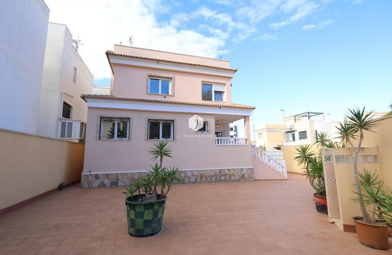 Aus zweiter Hand - Villa -
Orihuela Costa - Costa Blanca