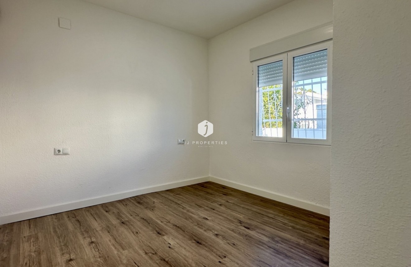 Aus zweiter Hand - Bungalow -
Orihuela Costa - Costa Blanca