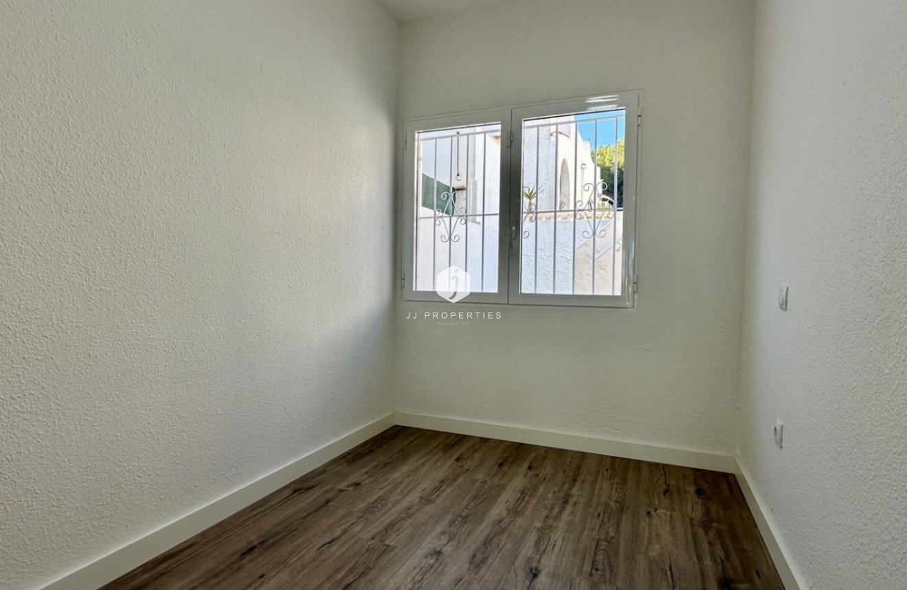 Aus zweiter Hand - Bungalow -
Orihuela Costa - Costa Blanca