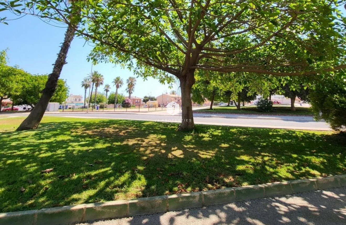 Aus zweiter Hand - Wohnung -
Torrevieja - Playa de los Locos