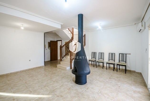 Aus zweiter Hand - Villa -
Benferri - Inland