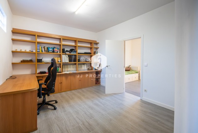 Aus zweiter Hand - Villa -
Benferri - Inland