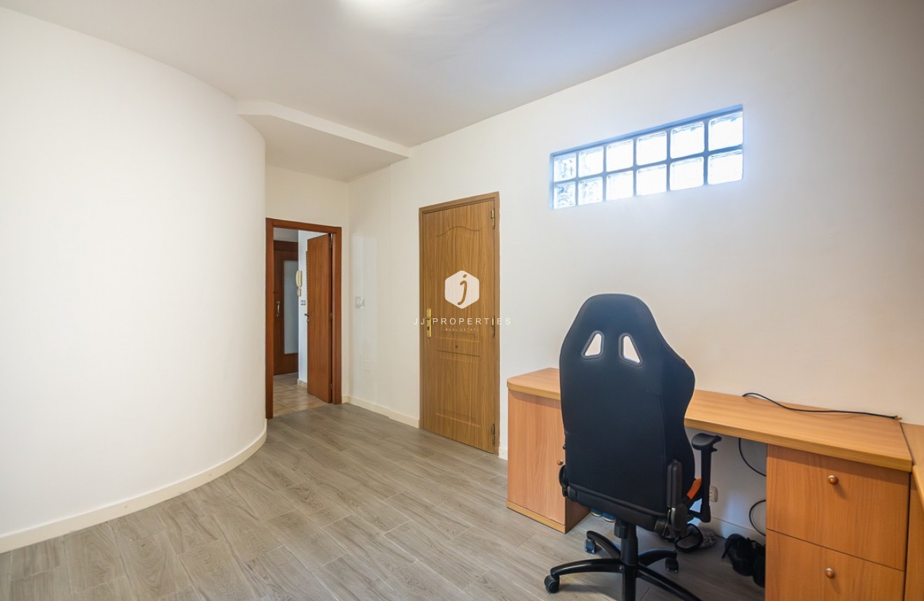 Aus zweiter Hand - Villa -
Benferri - Inland