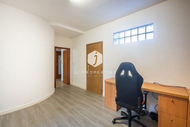 Aus zweiter Hand - Villa -
Benferri - Inland