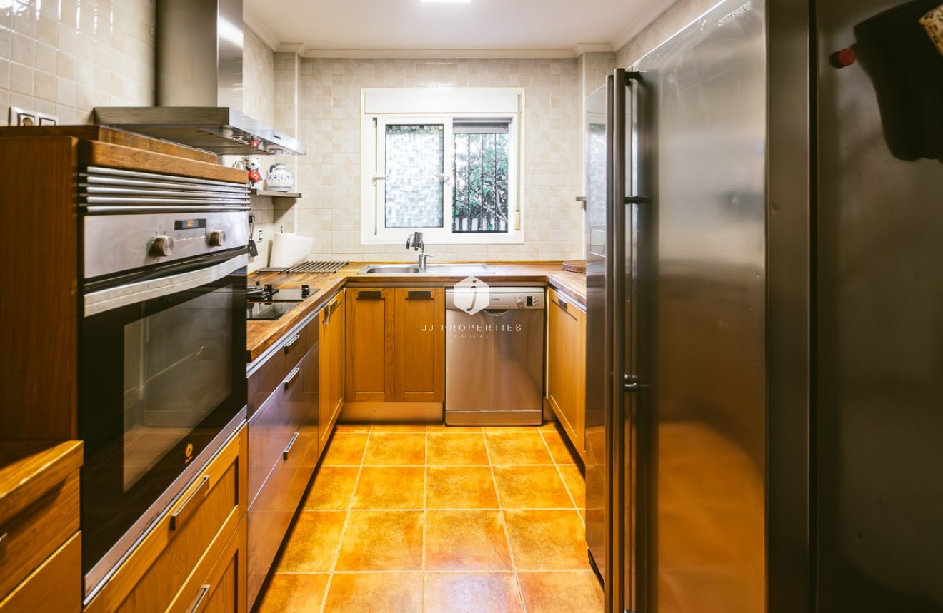 Aus zweiter Hand - Villa -
Benferri - Inland